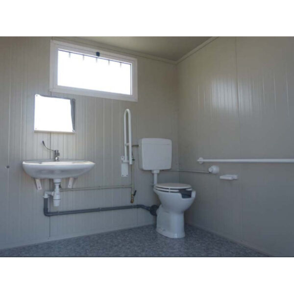 NUEVO BLOQUE SANITARIO ACCESIBLE CON INODORO Y LAVABO ACCESIBLES